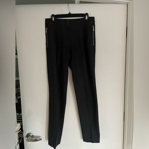 Michael Kors pleated front trousers. Zip pockets at front. Great all year around